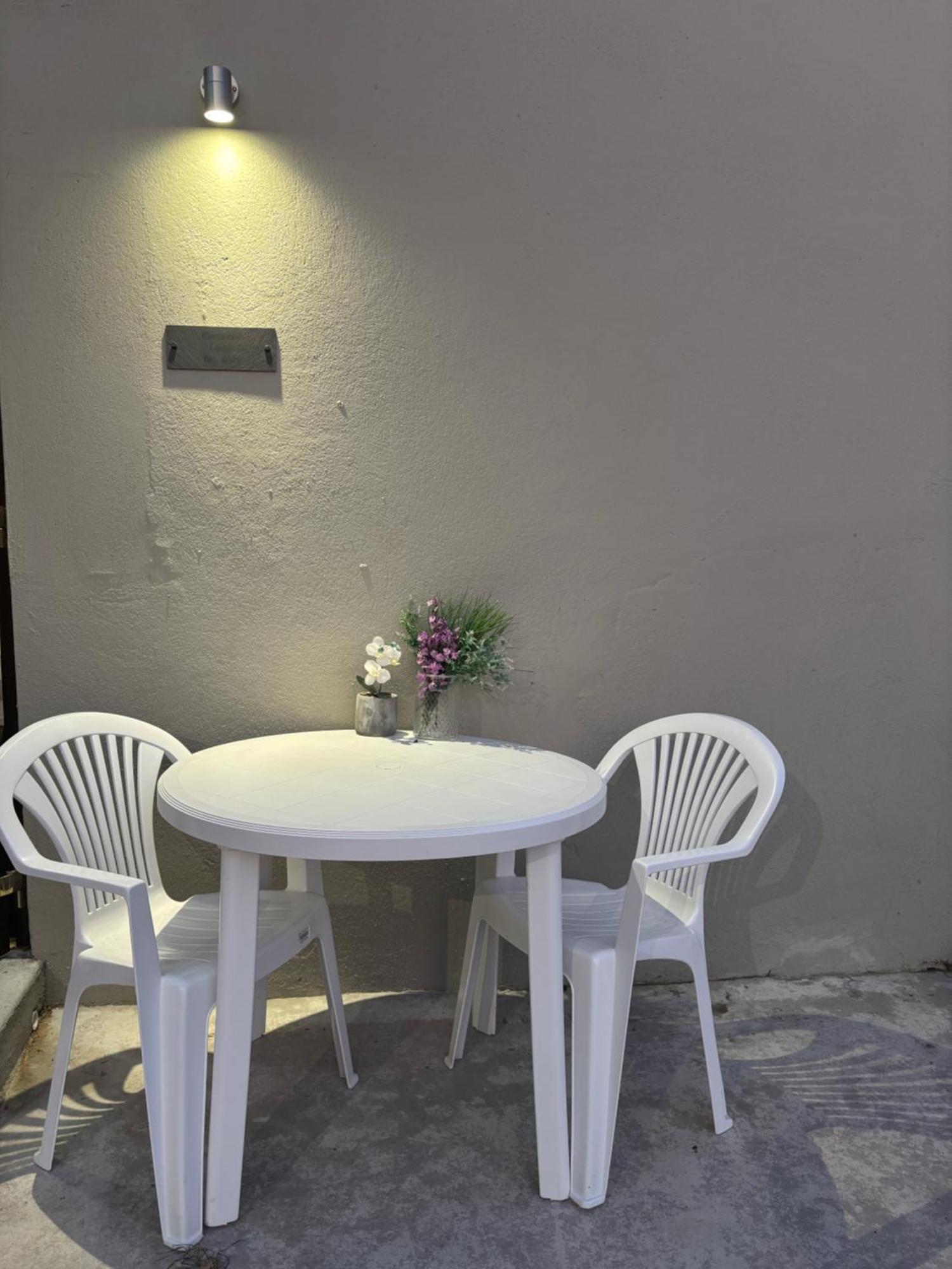 Private Detached Small Bedroom And Bathroom Only- This Is Not An Apartment Butlersbridge Buitenkant foto